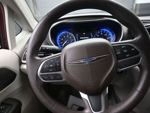 Used 2017 Chrysler Pacifica Touring w/ Tire & Wheel Group image 8