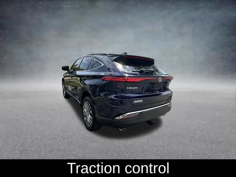 Used 2023 Toyota Venza XLE AWD/4WD image 5