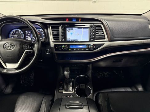 Used 2017 Toyota Highlander Limited Platinum image 19
