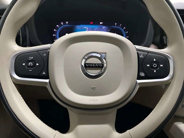 Used 2022 Volvo XC60 B5 Momentum w/ Climate Package AWD/4WD image 35