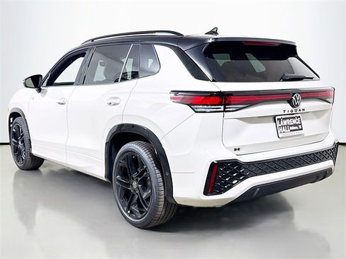 New 2026 Volkswagen Tiguan SE R-Line image 3