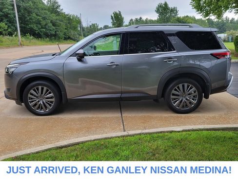 Certified 2024 Nissan Pathfinder SL w/ SL Premium Package AWD/4WD image 6