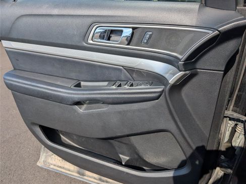 Used 2017 Ford Explorer XLT w/ Equipment Group 202A FWD image 14