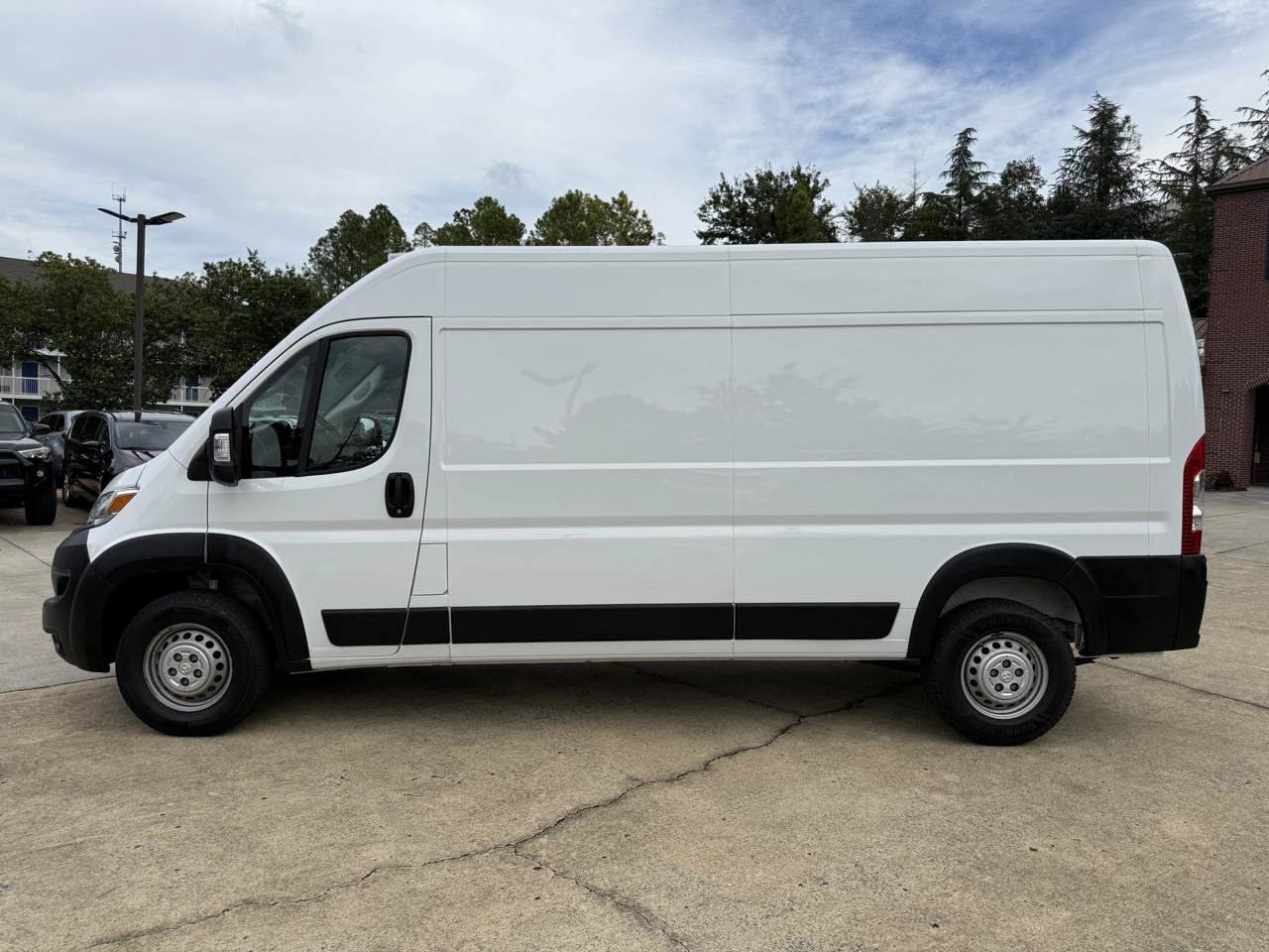 Used 2024 RAM ProMaster 2500 w/ Convenience Group FWD image 2