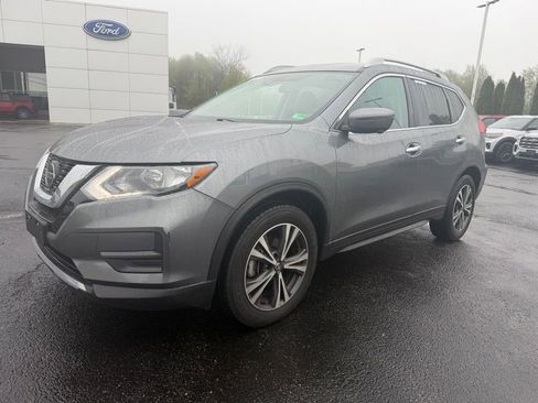 Used 2020 Nissan Rogue SV w/ Premium Package FWD image 1