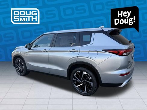 New 2025 Mitsubishi Outlander SE image 2