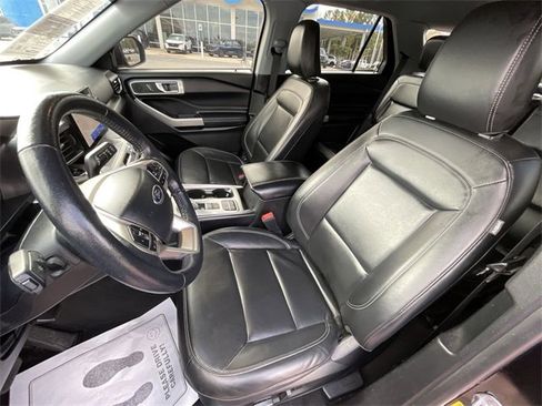Used 2022 Ford Explorer XLT w/ Equipment Group 202A image 16
