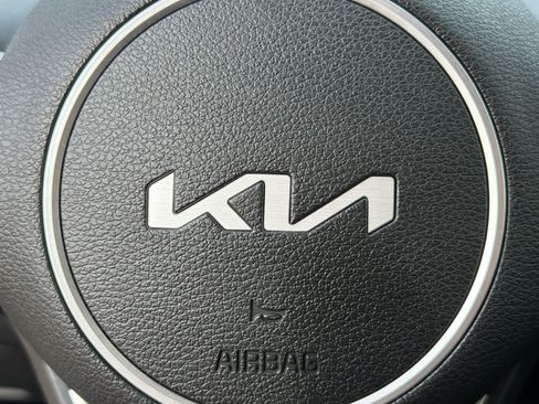 Used 2025 Kia Sportage EX w/ Premium Package FWD image 23