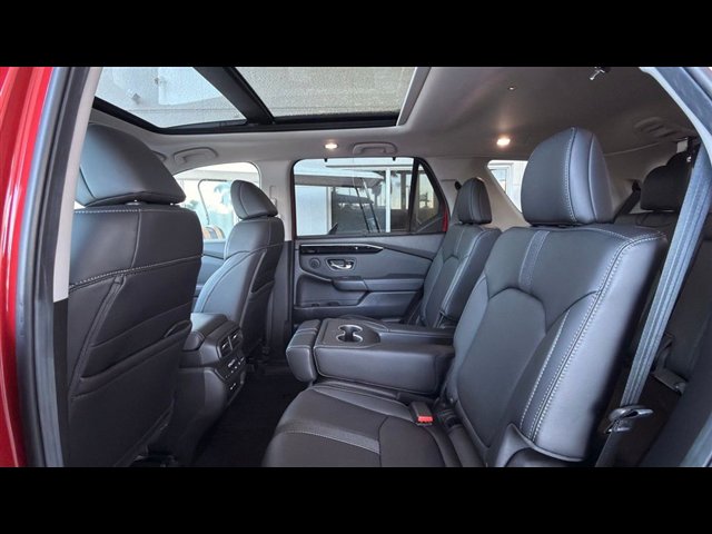 Certified 2025 Honda Pilot Touring image 8