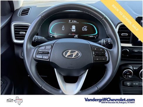 Used 2025 Hyundai Venue SEL FWD image 12