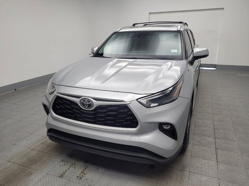 Used 2022 Toyota Highlander XLE FWD image 15