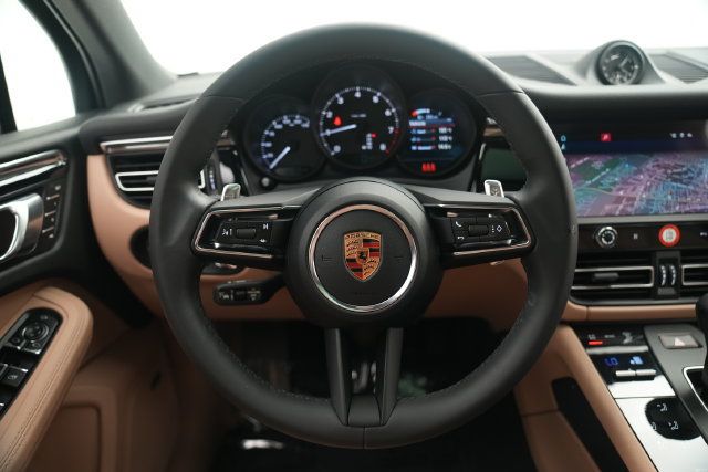 Certified 2026 Porsche Macan AWD/4WD image 36