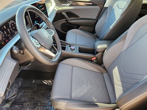 New 2026 Volkswagen Tiguan SE image 3