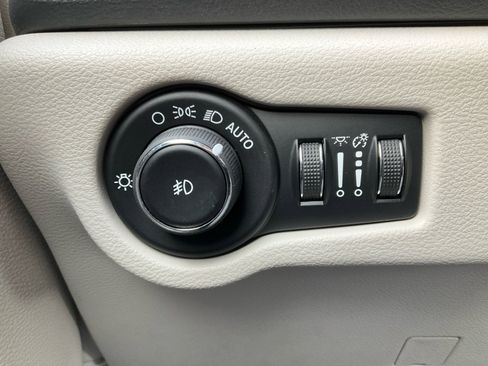 Used 2019 Chrysler Pacifica Touring Plus w/ Advanced Safetytec Group image 21