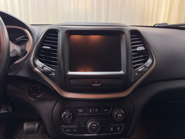 Used 2015 Jeep Cherokee Latitude w/ Cold Weather Group AWD/4WD image 29
