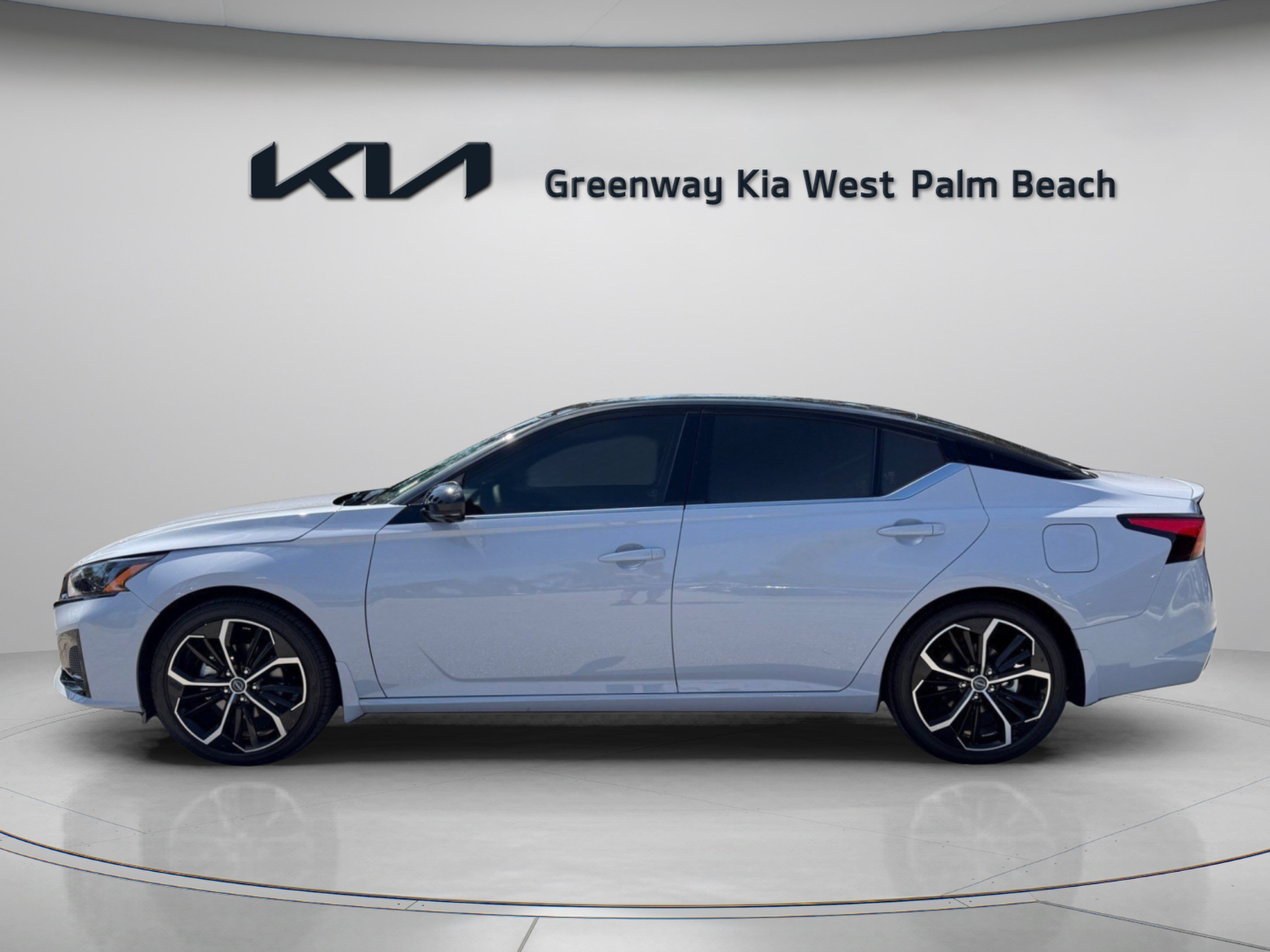 Used 2026 Nissan Altima 2.5 SR w/ SR Premium Package FWD image 4