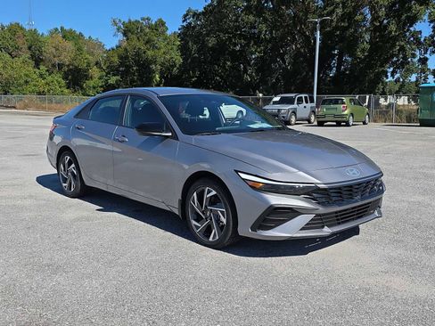 New 2025 Hyundai Elantra SEL image 1
