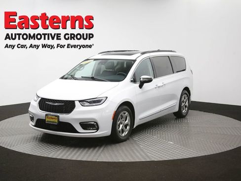 Used 2023 Chrysler Pacifica Limited FWD image 58