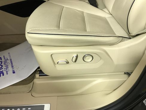 Used 2021 Cadillac Escalade Premium Luxury image 9