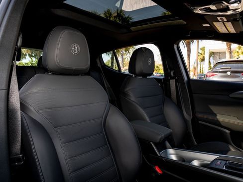 New 2025 Alfa Romeo Tonale w/ Premium Package image 27