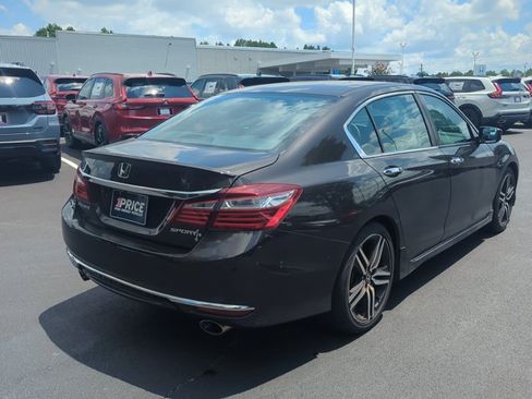 Used 2017 Honda Accord Sport image 5