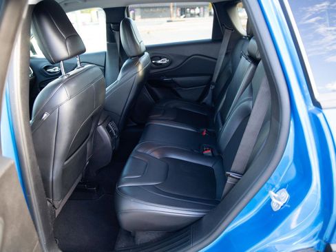 Used 2021 Jeep Cherokee Latitude Plus image 24