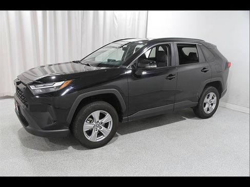 Used 2025 Toyota RAV4 XLE AWD/4WD image 3