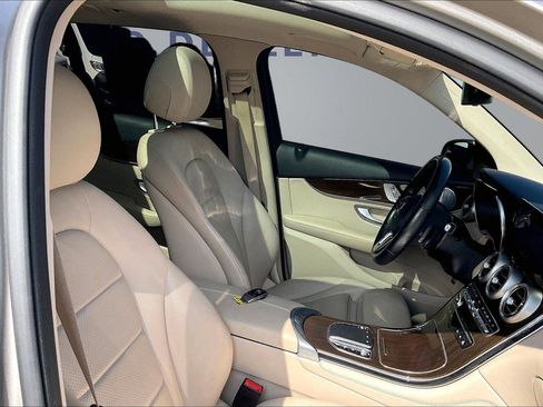 Used 2021 Mercedes-Benz GLC 300 4MATIC image 29