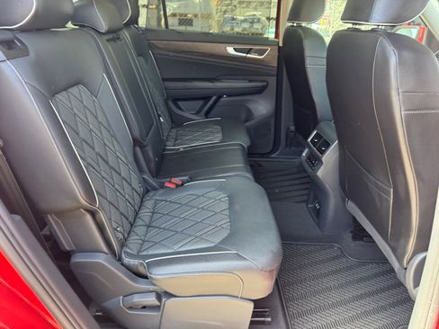 Used 2024 Volkswagen Atlas SEL Premium R-Line AWD/4WD image 32