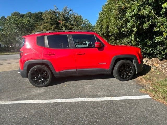 Used 2017 Jeep Renegade Altitude FWD image 6