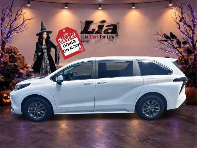 Used 2025 Toyota Sienna LE FWD image 6