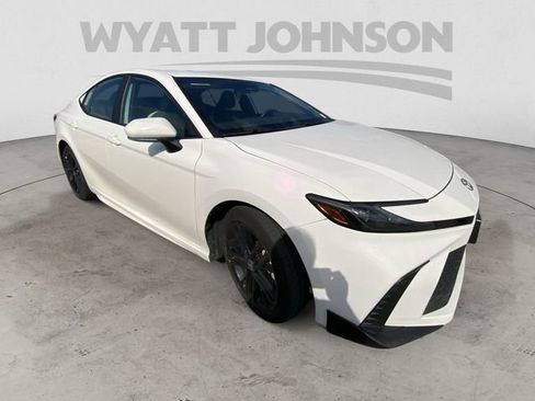 Used 2025 Toyota Camry SE FWD image 12