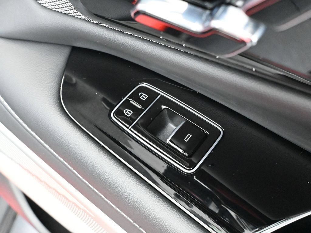 Used 2026 Cadillac Optiq Sport 1 w/ LPO, Floor Liner Package AWD/4WD image 39