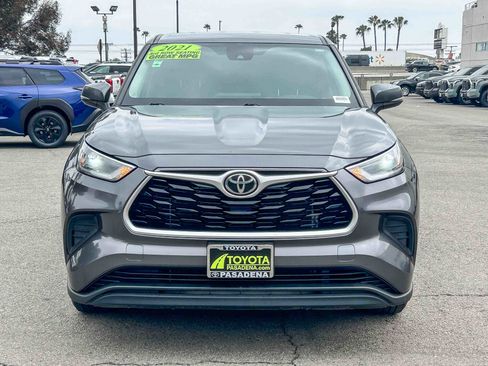 Used 2021 Toyota Highlander L FWD image 2