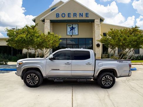 Used 2023 Toyota Tacoma TRD Sport w/ Technology Package RWD image 2