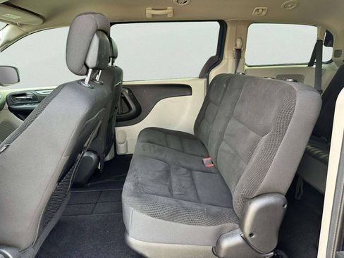 Used 2019 Dodge Grand Caravan SE FWD image 11