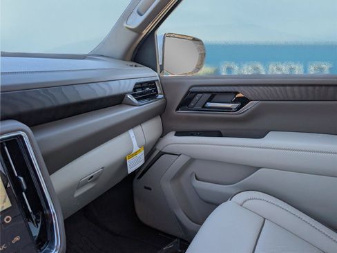 Used 2026 GMC Yukon XL Denali w/ Advanced Technology Package RWD image 33