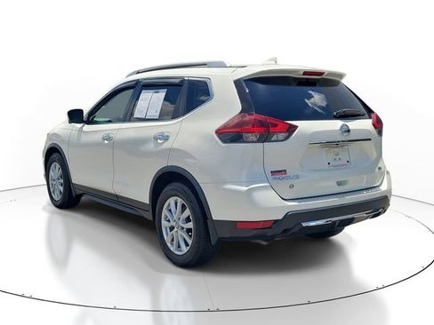 Used 2018 Nissan Rogue SV w/ Premium Package FWD image 3