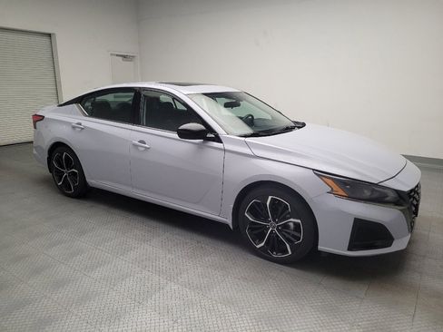 Used 2024 Nissan Altima 2.5 SR w/ SR Premium Package image 11