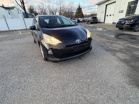 Used 2013 Toyota Prius C One image 5