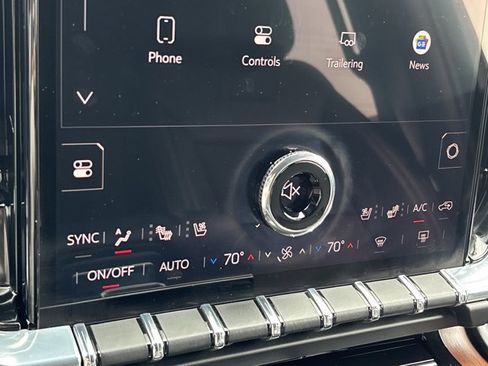 Used 2025 GMC Yukon XL Denali AWD/4WD image 39