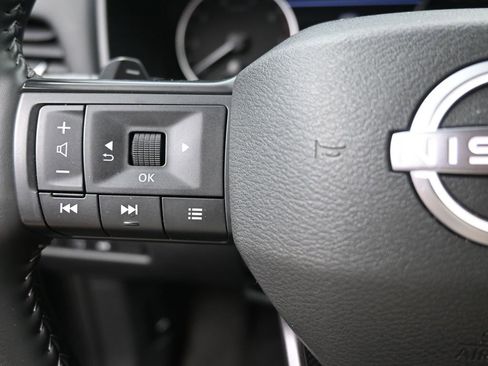 Used 2025 Nissan Rogue SV image 19