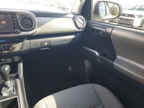 Certified 2022 Toyota Tacoma TRD Off-Road image 11