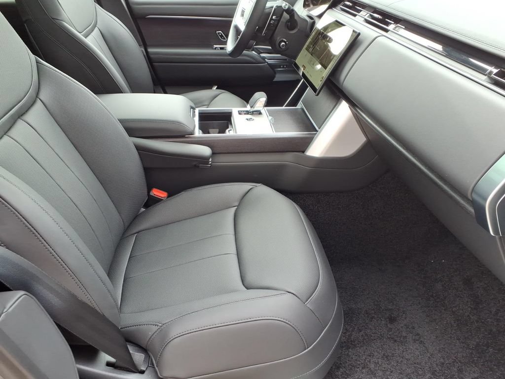 New 2026 Land Rover Range Rover Long Wheelbase SE AWD/4WD image 7