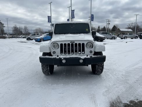 Used 2014 Jeep Wrangler Polar Edition image 9