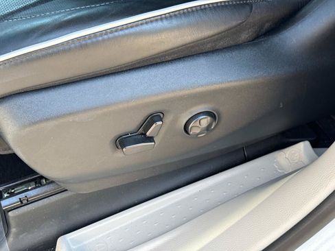 Certified 2024 Chrysler Pacifica Limited FWD image 18