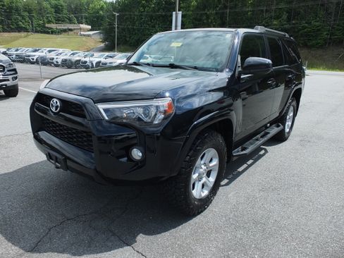 Used 2017 Toyota 4Runner SR5 AWD/4WD image 7