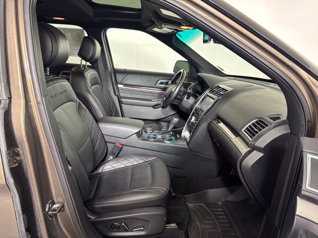Used 2016 Ford Explorer Platinum AWD/4WD image 4