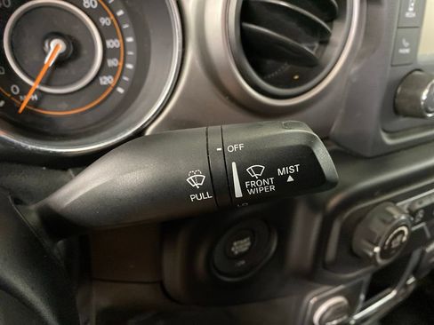 Used 2019 Jeep Wrangler Sport AWD/4WD image 31