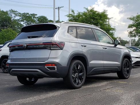 New 2026 Volkswagen Taos SE FWD image 3